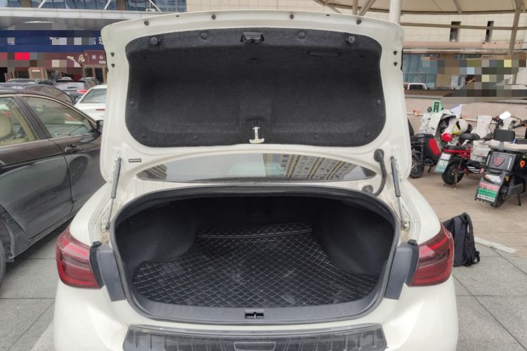 Used Infiniti Q50L 2018 2.0T Enjoyment Version China VI Standard Trunk
