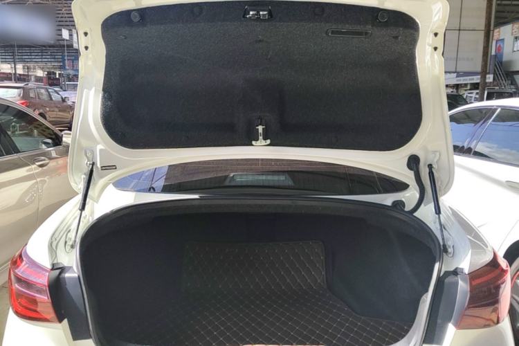 Used Infiniti Q50L 2018 2.0T Enjoyment Version China VI Standard Trunk