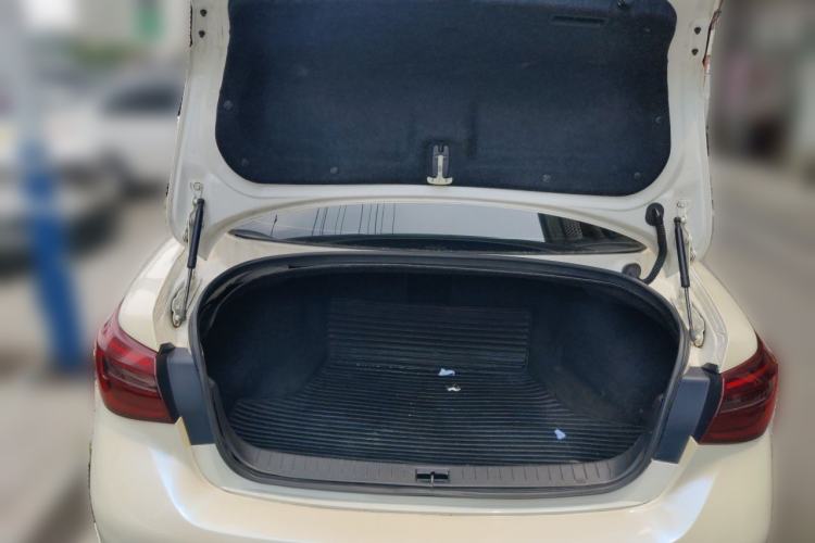 Used Infiniti Q50L 2018 2.0T Enjoyment Version China V Standard Trunk