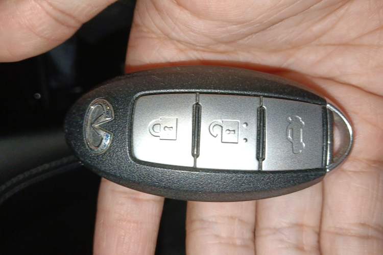Used Infiniti Q50L 2018 2.0T Enjoyment Version China VI Standard Vehicle Key