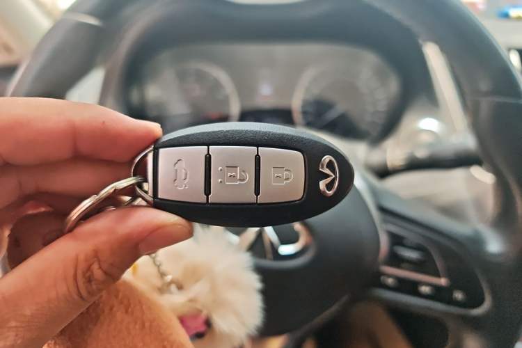 Used Infiniti Q50L 2018 2.0T Enjoyment Version China V Standard Vehicle Key