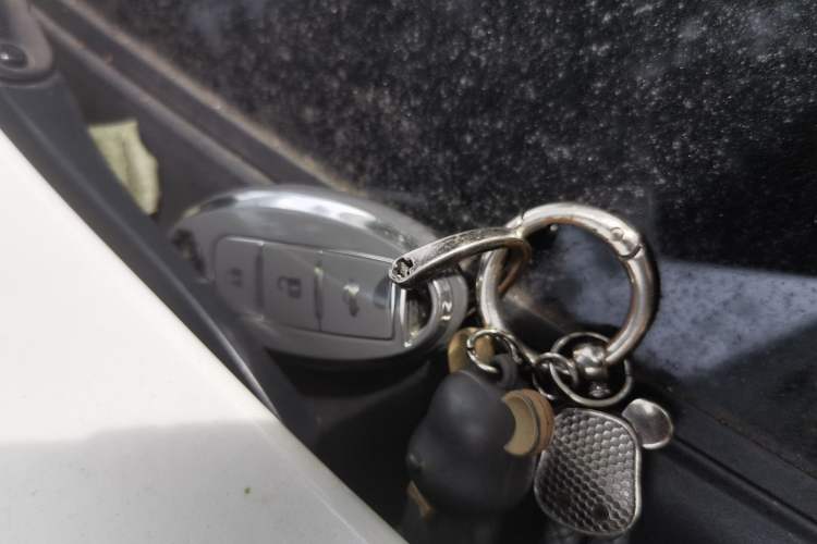 Used Infiniti Q50L 2018 2.0T Enjoyment Version China VI Standard Vehicle Key