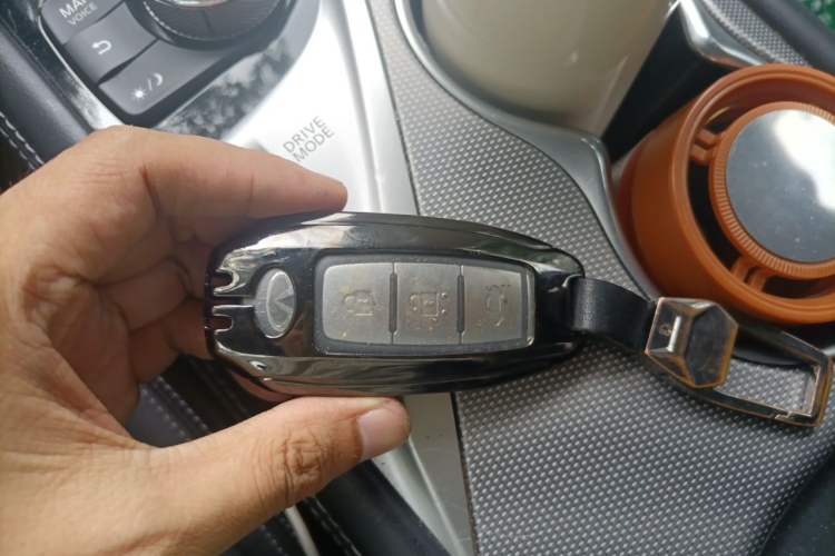 Used Infiniti Q50L 2018 2.0T Enjoyment Version China VI Standard Vehicle Key