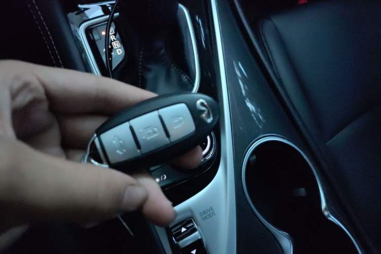 Used Infiniti Q50L 2018 2.0T Comfort Edition China V Standard Vehicle Key