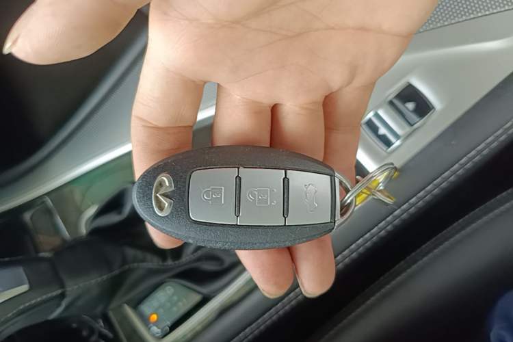 Used Infiniti Q50L 2018 2.0T Enjoyment Version China V Standard Vehicle Key