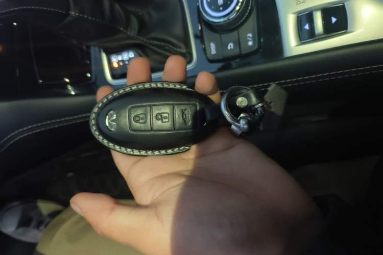 Used Infiniti Q50L 2018 2.0T Comfort Edition China VI Standard Vehicle Key