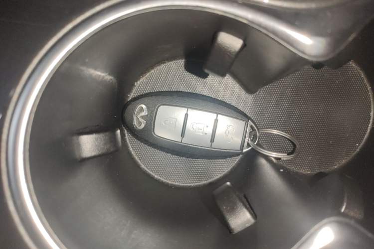 Used Infiniti Q50L 2018 2.0T Comfort Edition China VI Standard Vehicle Key