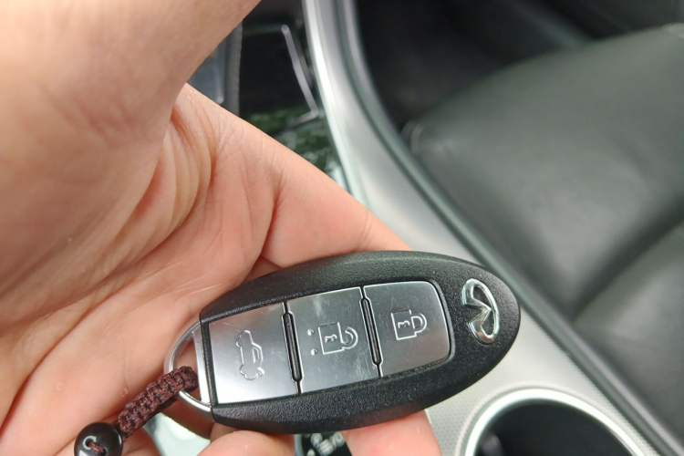 Used Infiniti Q50L 2018 2.0T Enjoyment Version China VI Standard Vehicle Key