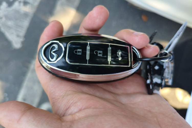 Used Infiniti Q50L 2018 2.0T Comfort Edition China VI Standard Vehicle Key