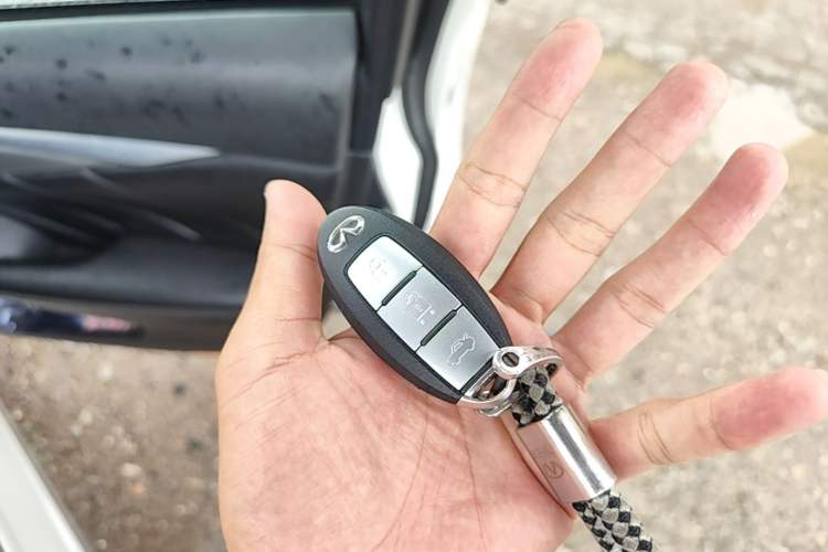 Used Infiniti Q50L 2018 2.0T Enjoyment Version China VI Standard Vehicle Key