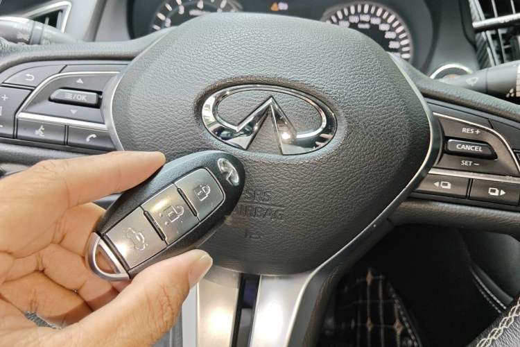 Used Infiniti Q50L 2018 2.0T Enjoyment Version China V Standard Vehicle Key