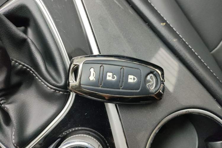 Used Infiniti Q50L 2018 2.0T Comfort Edition China VI Standard Vehicle Key
