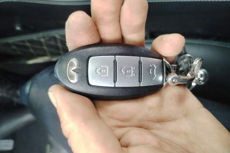 Used Infiniti Q50L 2018 2.0T Enjoyment Version China VI Standard Vehicle Key