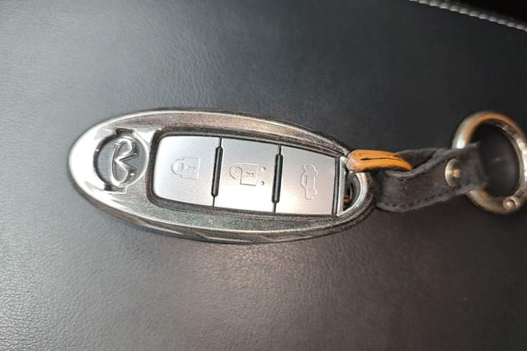Used Infiniti Q50L 2018 2.0T Enjoyment Version China VI Standard Vehicle Key
