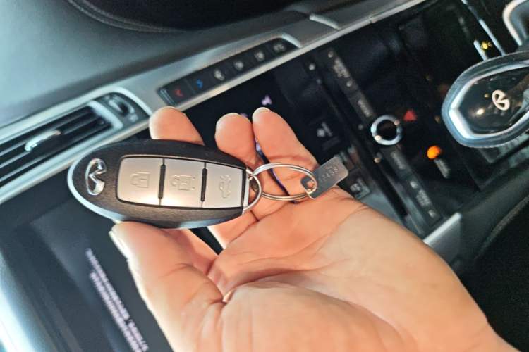 Used Infiniti Q50L 2018 2.0T Enjoyment Version China VI Standard Vehicle Key