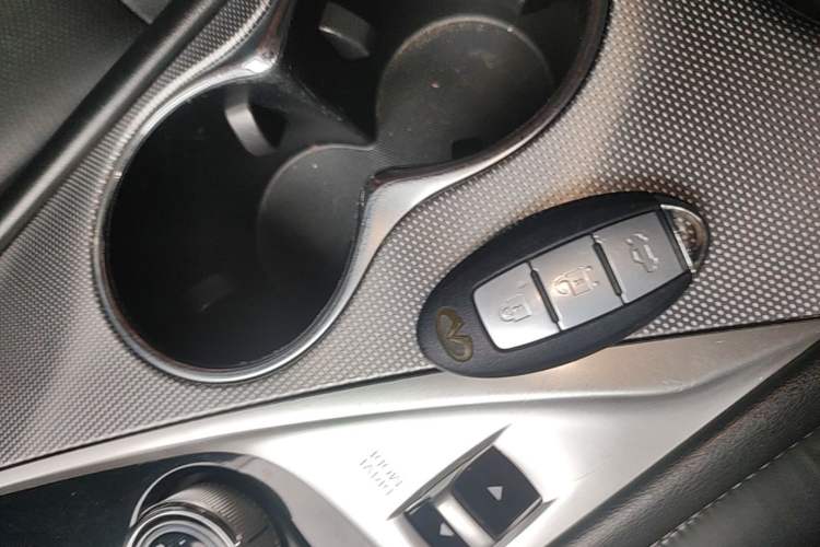 Used Infiniti Q50L 2018 2.0T Enjoyment Version China VI Standard Vehicle Key