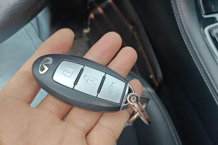 Used Infiniti Q50L 2018 2.0T Enjoyment Version China V Standard Vehicle Key