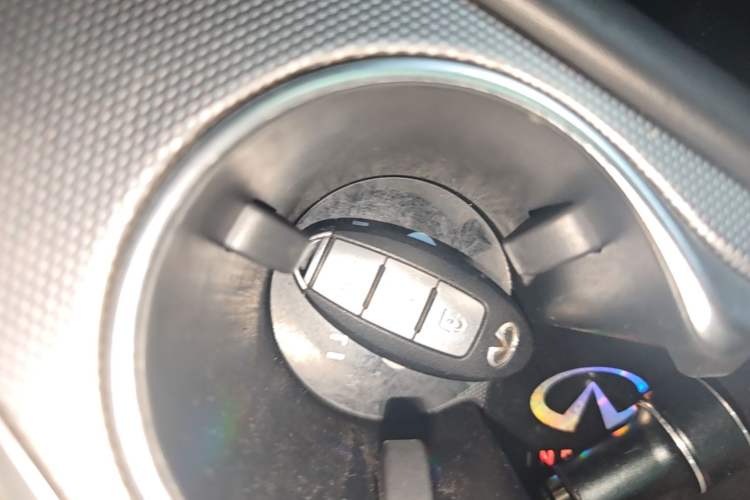 Used Infiniti Q50L 2018 2.0T Enjoyment Version China V Standard Vehicle Key