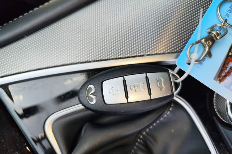 Used Infiniti Q50L 2018 2.0T Enjoyment Version China VI Standard Vehicle Key