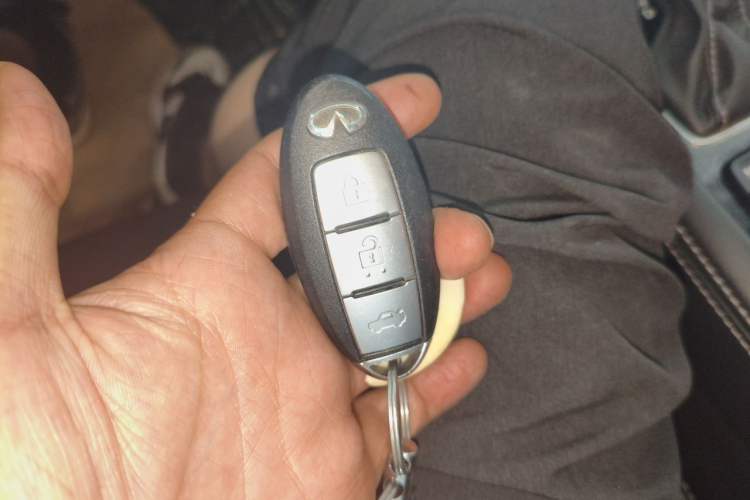 Used Infiniti Q50L 2018 2.0T Enjoyment Version China VI Standard Vehicle Key