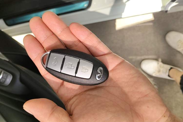 Used Infiniti Q50L 2018 2.0T Enjoyment Version China VI Standard Vehicle Key