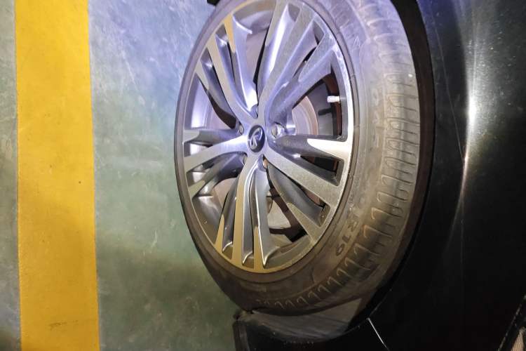Used Infiniti Q50L 2019 2.0T 30th Anniversary Limited Edition Right Front Wheel Hub
