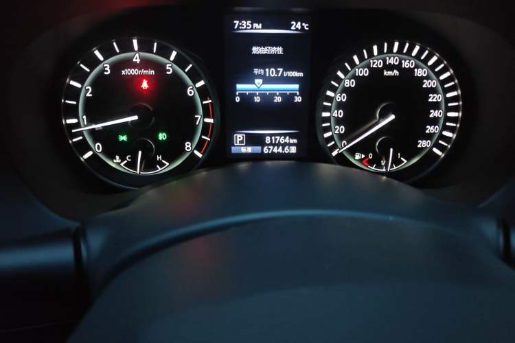 Used Infiniti Q50L 2019 2.0T 30th Anniversary Limited Edition Odometer Close Up