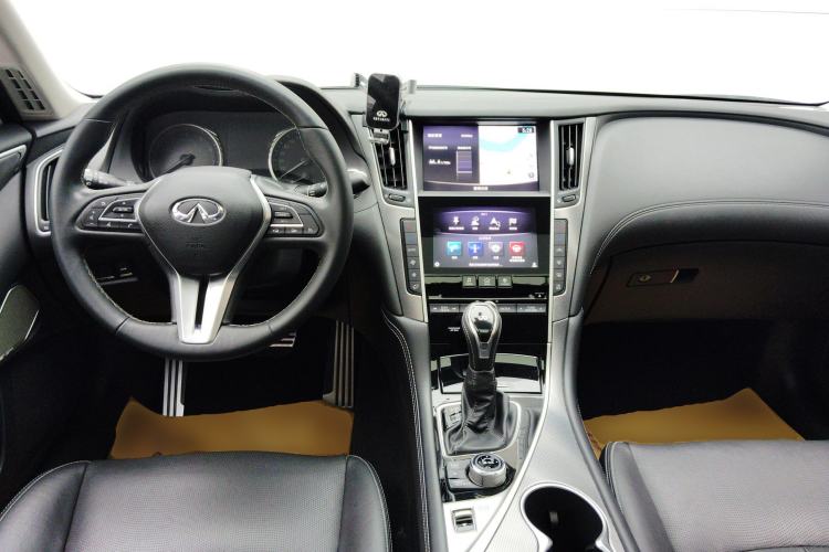 Used Infiniti Q50L 2019 2.0T 30th Anniversary Limited Edition Center Console