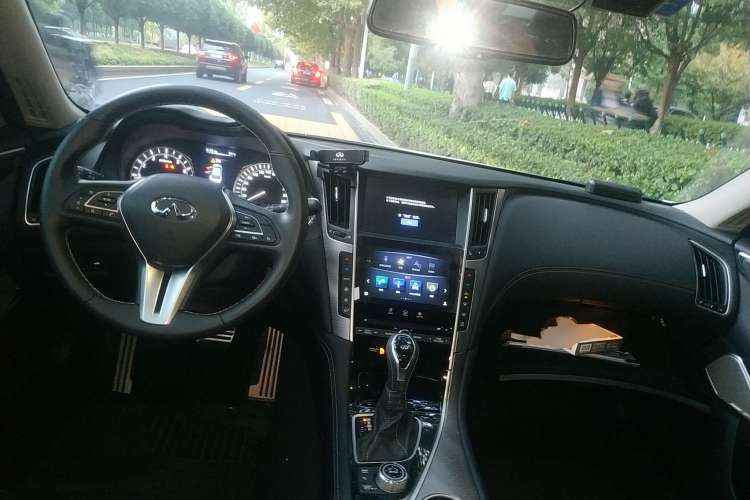 Used Infiniti Q50L 2019 2.0T 30th Anniversary Limited Edition Center Console