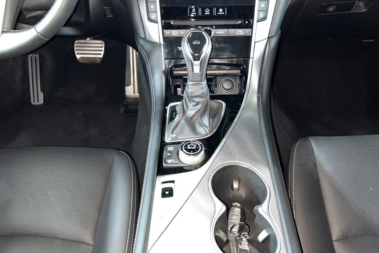 Used Infiniti Q50L 2019 2.0T 30th Anniversary Limited Edition Interior 10