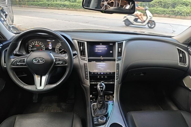 Used Infiniti Q50L 2021 2.0T Enjoyment Edition Center Console