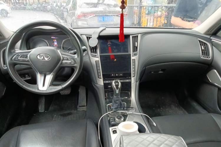 Used Infiniti Q50L 2021 2.0T Enjoyment Edition Center Console