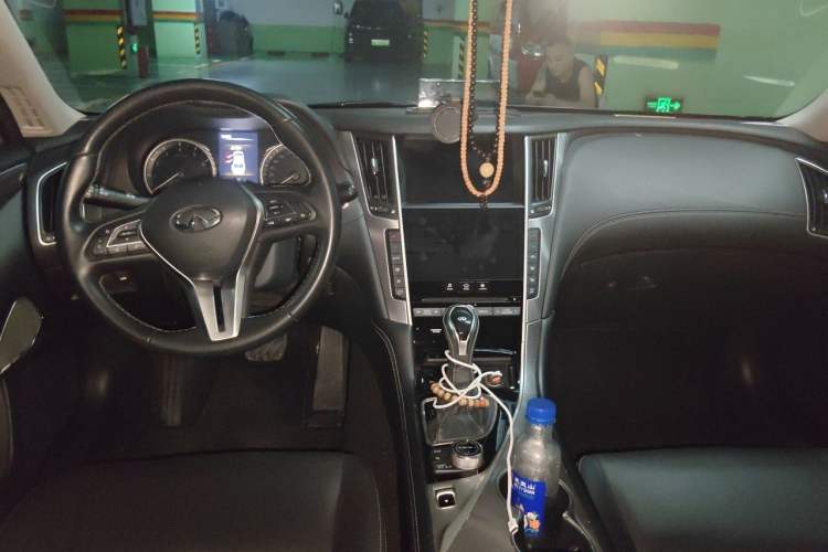 Used Infiniti Q50L 2021 2.0T Enjoyment Edition Center Console