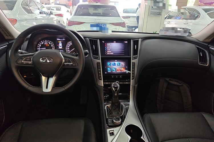 Used Infiniti Q50L 2021 2.0T Enjoyment Edition Center Console