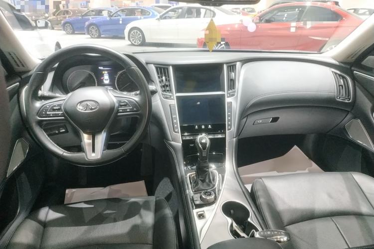 Used Infiniti Q50L 2021 2.0T Enjoyment Edition Center Console