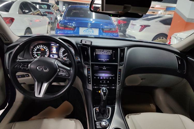 Used Infiniti Q50L 2021 2.0T Enjoyment Edition Center Console