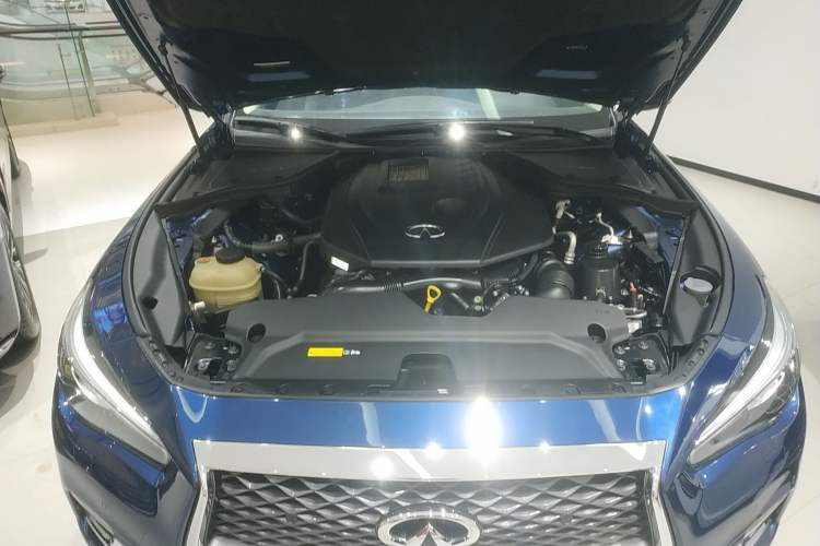 Used Infiniti Q50L 2021 2.0T Enjoyment Edition Engine Bay