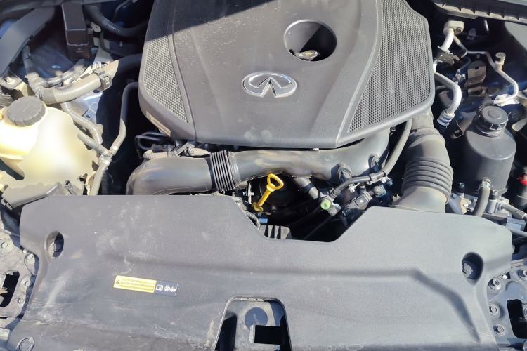 Used Infiniti Q50L 2021 2.0T Enjoyment Edition Engine Bay