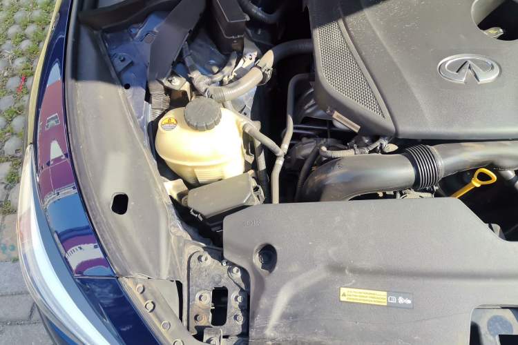 Used Infiniti Q50L 2021 2.0T Enjoyment Edition Engine Bay Right