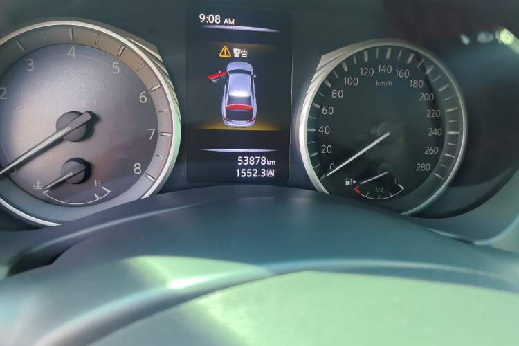 Used Infiniti Q50L 2021 2.0T Enjoyment Edition Odometer Close Up