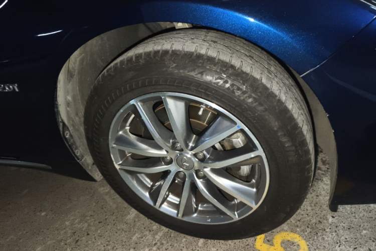 Used Infiniti Q50L 2021 2.0T Comfort Edition Right Front Wheel Hub