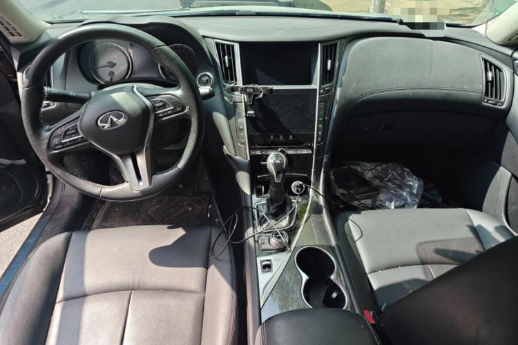 Used Infiniti Q50L 2021 2.0T Comfort Edition Center Console