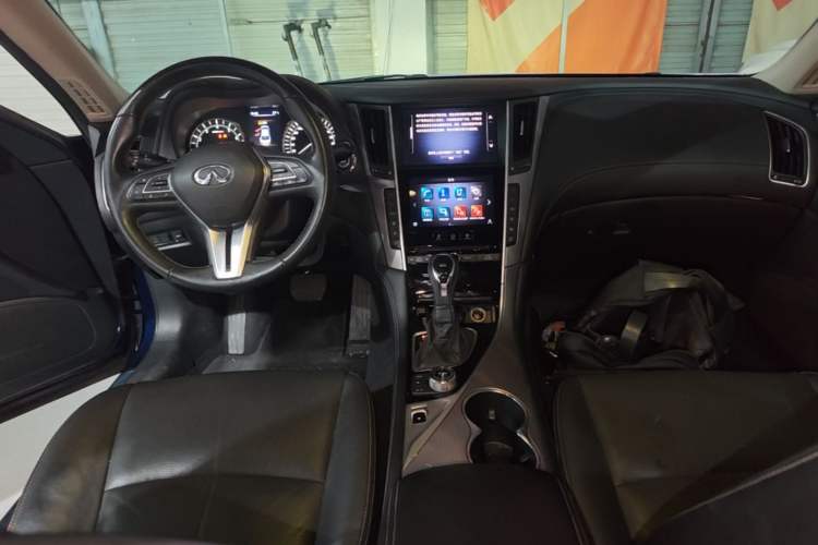 Used Infiniti Q50L 2021 2.0T Enjoyment Edition Center Console