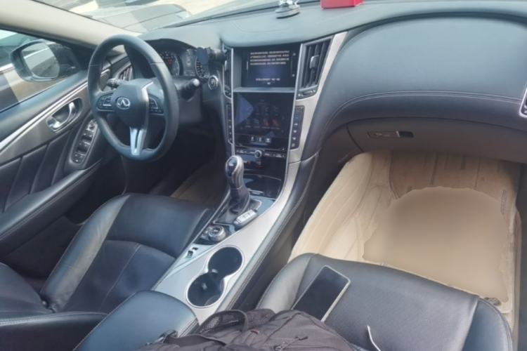 Used Infiniti Q50L 2021 2.0T Enjoyment Edition Center Console