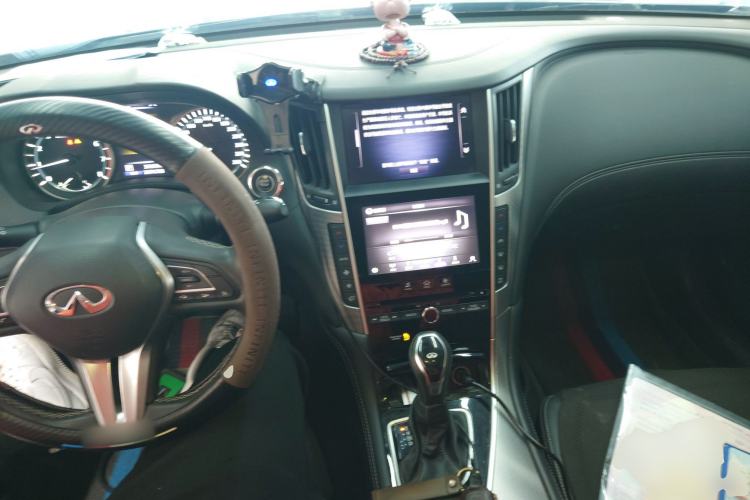 Used Infiniti Q50L 2021 2.0T Enjoyment Edition Center Console