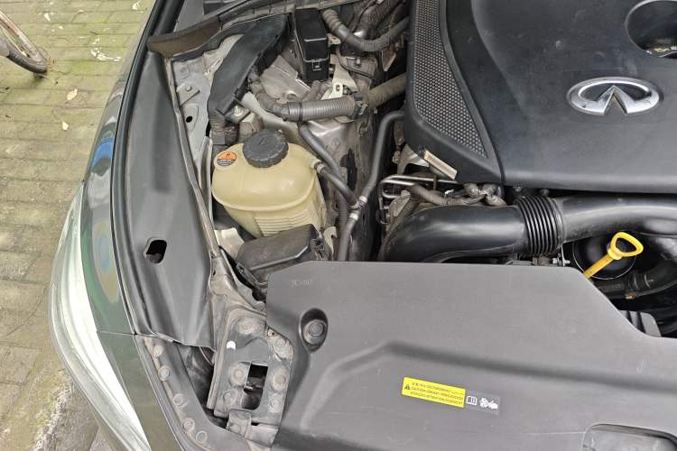Used Infiniti Q50L 2021 2.0T Comfort Edition Engine Bay Right
