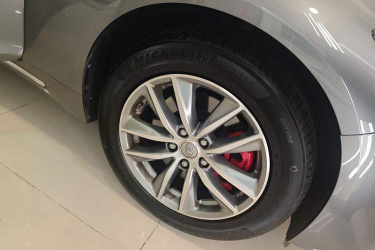 Used Infiniti Q50L 2021 2.0T Comfort Edition Right Front Wheel Hub