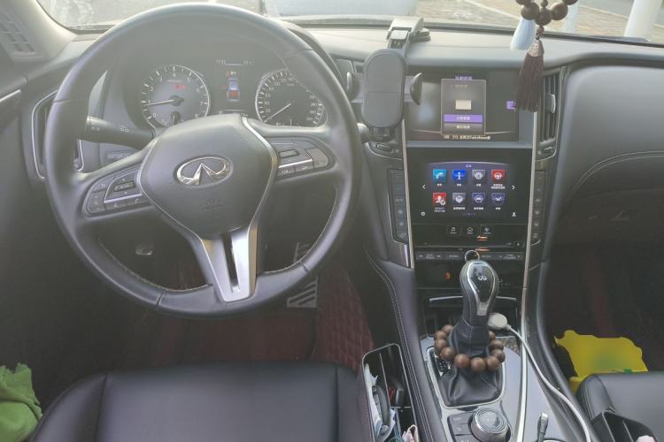 Used Infiniti Q50L 2021 2.0T Comfort Edition Center Console