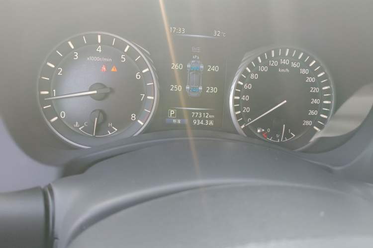 Used Infiniti Q50L 2021 2.0T Comfort Edition Odometer Close Up