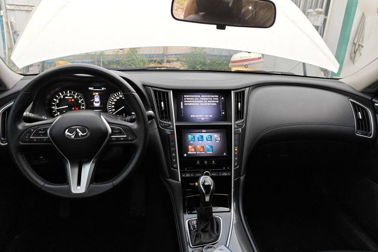 Used Infiniti Q50L 2021 2.0T Comfort Edition Center Console